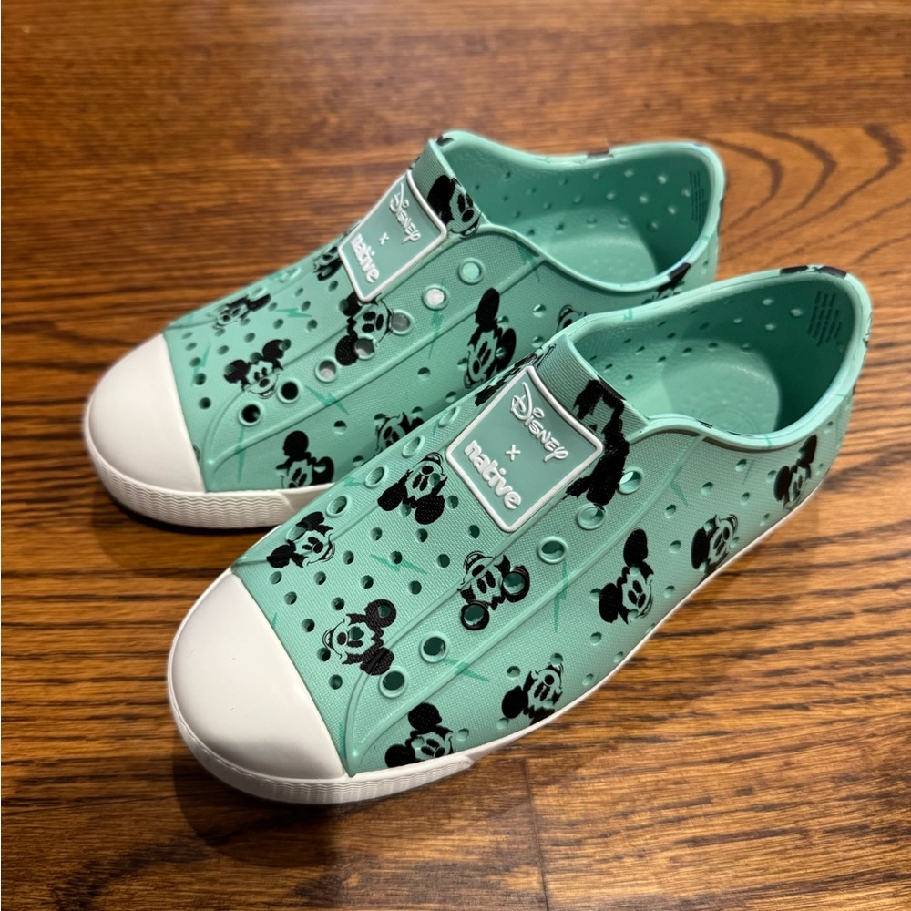 NATIVE x Disney Mint Green Mickey Mouse Kids Water Shoes